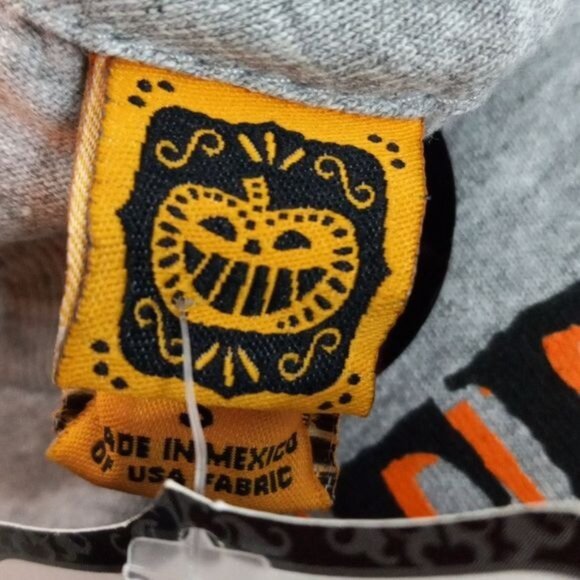 Unisex Kids Size S Small Gray My Sister Is A Witch Graphic T Shirt Halloween NEW - Picture 5 of 7